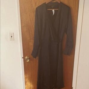 Midi Black Long Sleeve Satin Dress. Size 16. Brand New with Tag